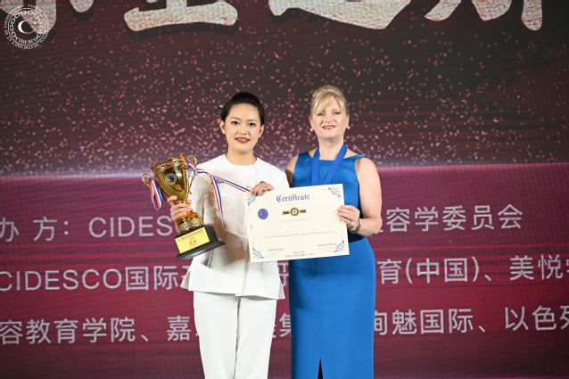 我校学生覃慧参加“第一届国际圣...