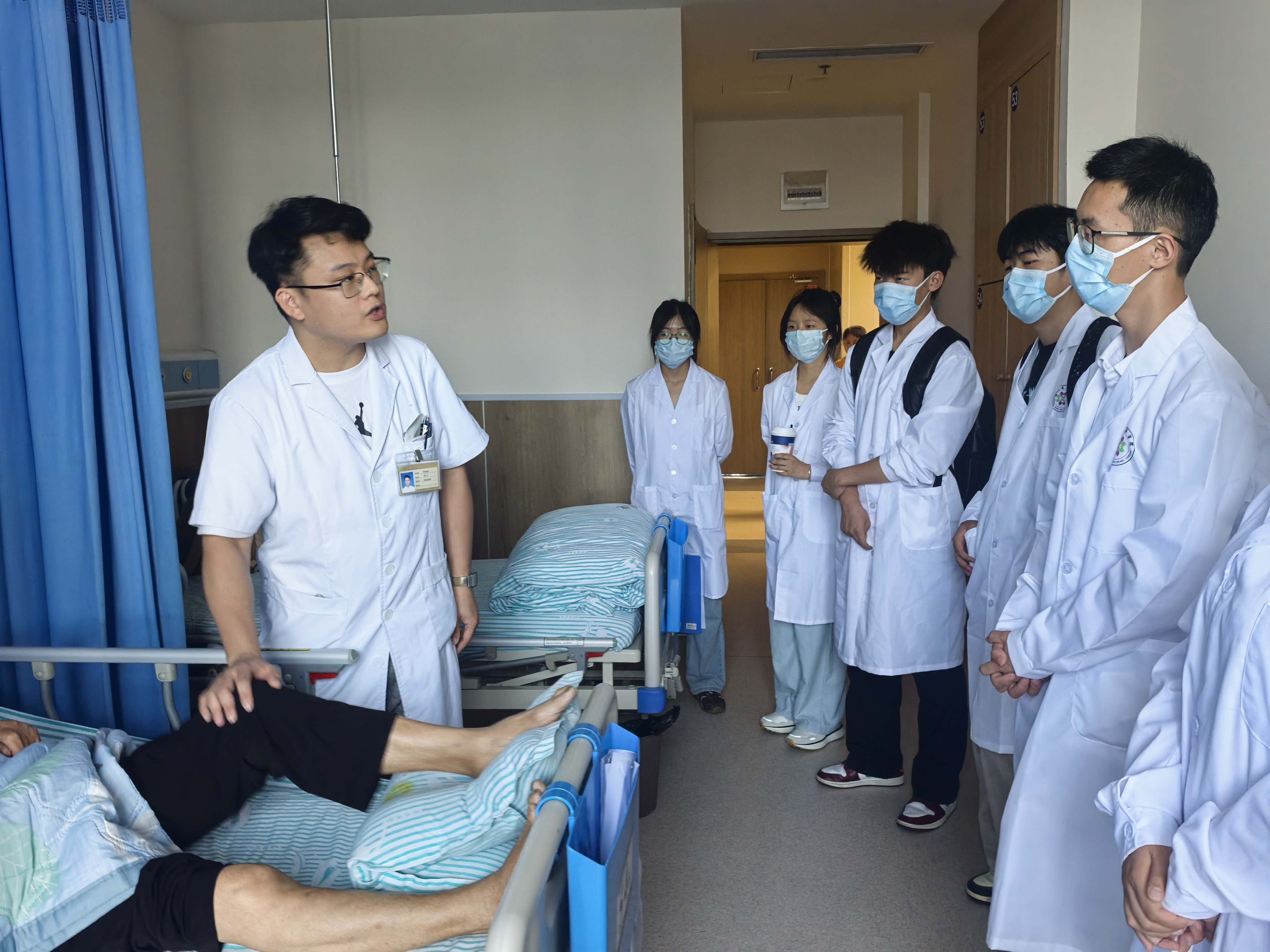 康复治疗技术专业学子赴荣昌区中医院开展认识实习活动