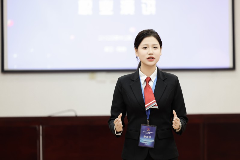 现代文秘专业学生在第十三届全国...